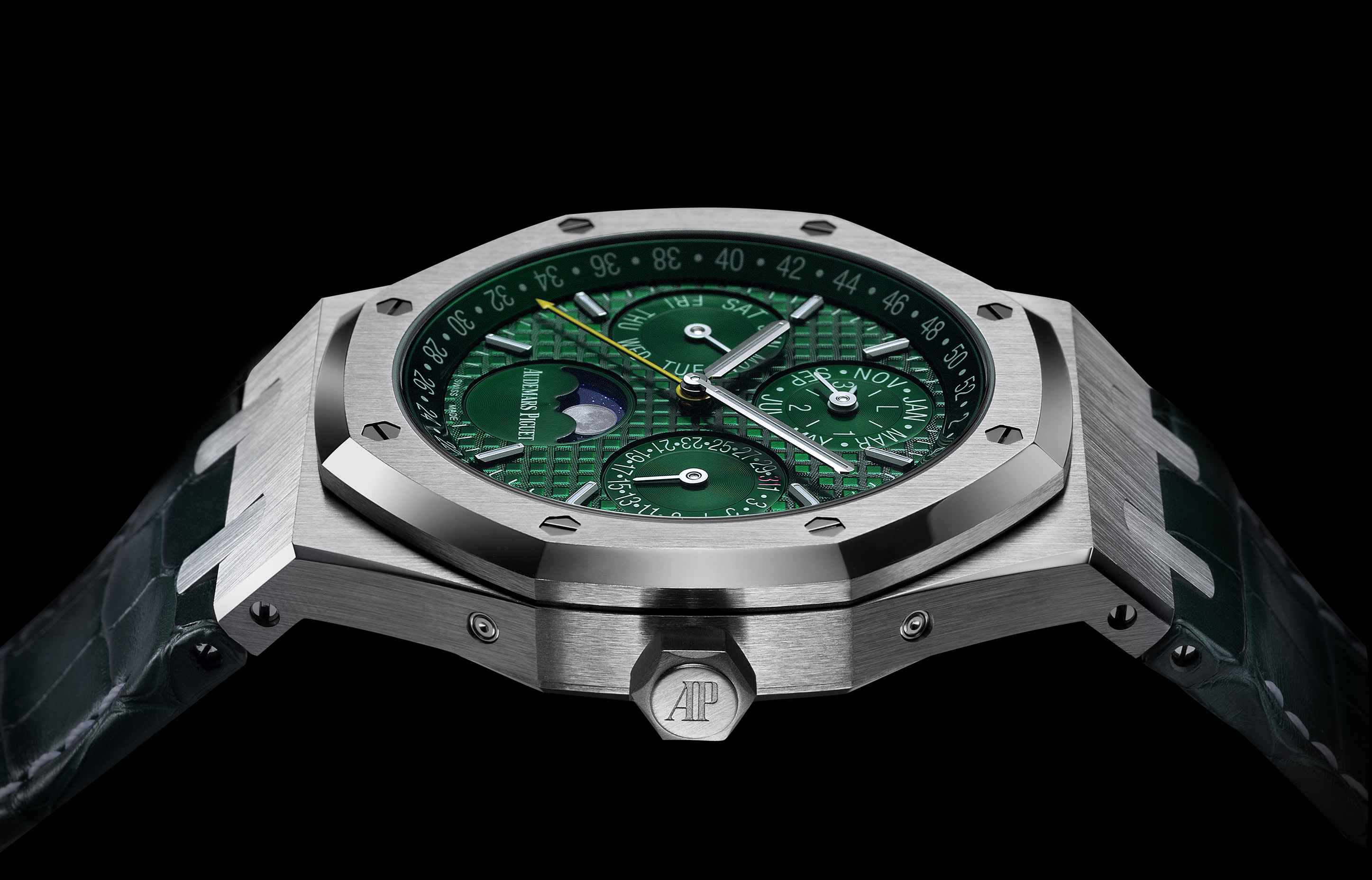 愛(ài)彼推出全新皇家橡樹萬(wàn)年歷限量腕表 慶祝與譽(yù)一鐘表的伙伴關(guān)系
